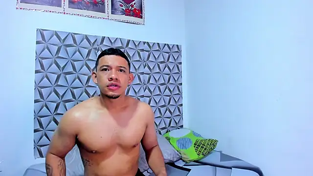 Snapshot of Benjamin_lich chatting on 04/08/26, 02:39 Benjamin lich online show from 04/08/26, 02:39