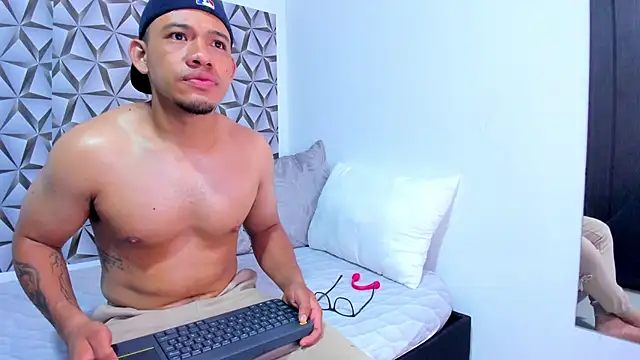 Snapshot of Benjamin_lich chatting on 04/09/26, 02:11 Benjamin lich online show from 04/09/26, 02:11