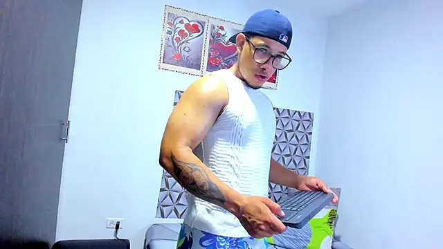 Snapshot of Benjamin_lich chatting on 04/14/26, 03:12 Benjamin lich online show from 04/14/26, 03:12