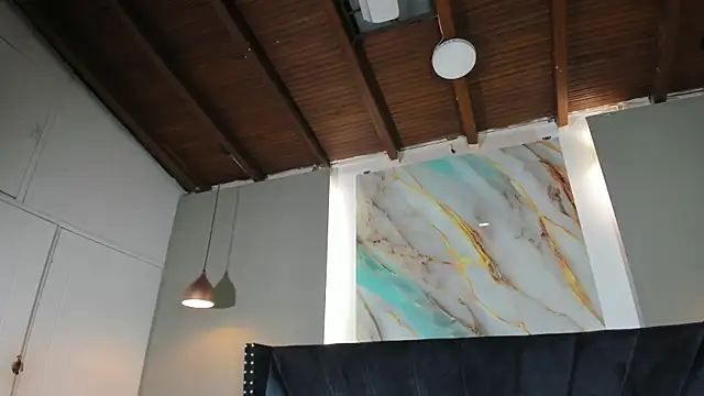 Sara Hanks online show from 04/06/26, 02:07