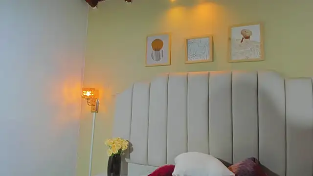 Sara Hanks online show from 04/11/26, 02:21