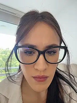 SerenaFox  online show from 04/04/26, 07:33