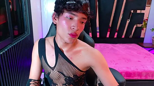 IsaacNovaa online show from 04/05/26, 07:33