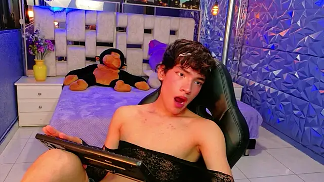 IsaacNovaa online show from 04/16/26, 09:39