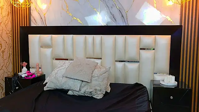 Cristal Ferrara online show from 04/11/26, 03:11