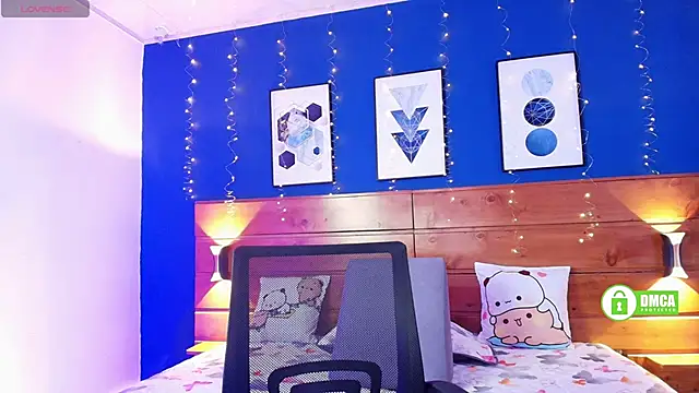 HoneyLeslie online show from 04/08/26, 08:31