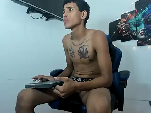 Snapshot of axeel-king chatting on 04/14/26, 12:33 axeel-king online show from 04/14/26, 12:33