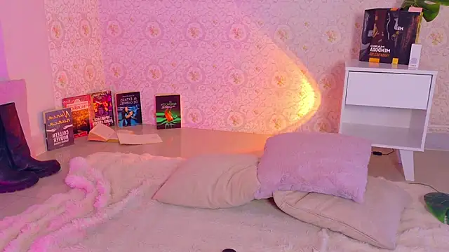 Snapshot of Mikavelvet08 chatting on 04/15/26, 07:58 Mikavelvet08 online show from 04/15/26, 07:58