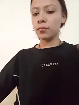 AuroraaMoonn online show from 04/05/26, 11:02