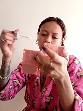 AuroraaMoonn online show from 04/09/26, 01:38