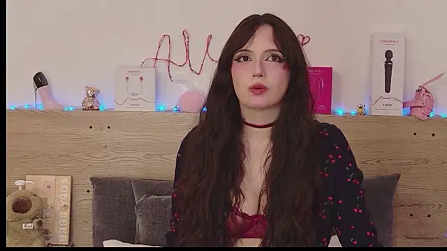 Sweet Alice S online show from 05/17/26, 10:17
