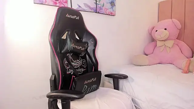 natalia vela online show from 06/23/26, 12:03