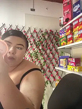 Snapshot of kitty__pinnk chatting on 03/31/26, 07:47 kitty pinnk online show from 03/31/26, 07:47