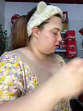 Snapshot of kitty__pinnk chatting on 04/14/26, 07:42 kitty pinnk online show from 04/14/26, 07:42