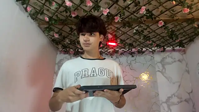 QuadFlameX0 online show from 04/05/26, 09:34