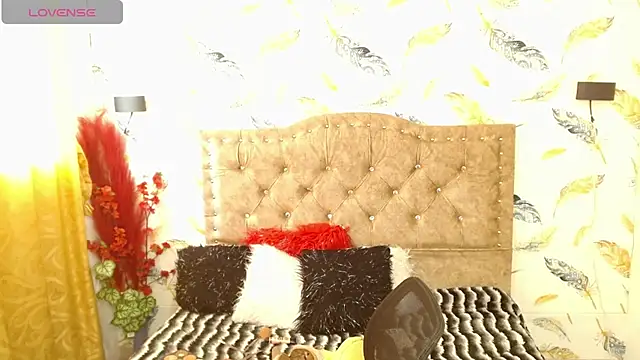 Luna-Foxx online show from 04/15/26, 07:58