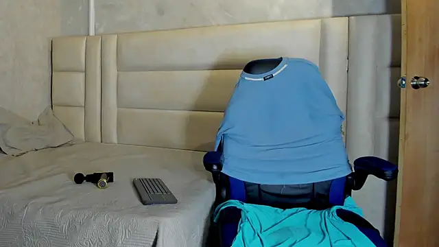 Snapshot of Dark_lennox chatting on 04/08/26, 12:43 Dark lennox online show from 04/08/26, 12:43