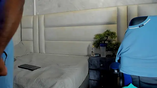 Snapshot of Dark_lennox chatting on 04/13/26, 11:27 Dark lennox online show from 04/13/26, 11:27