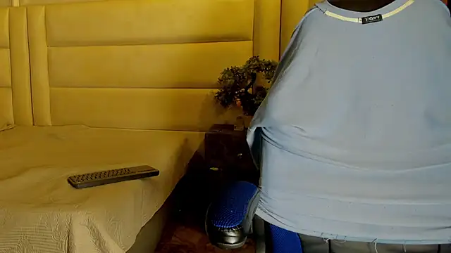 Snapshot of Dark_lennox chatting on 04/15/26, 12:01 Dark lennox online show from 04/15/26, 12:01