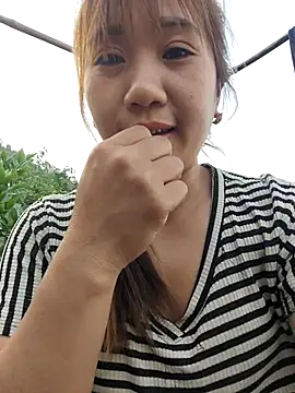 xinhxinh-cute online show from 04/12/26, 10:53