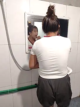 xinhxinh-cute online show from 04/14/26, 02:23