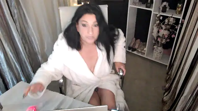 Snapshot of DreamLove2020 chatting on 10/19/25, 08:09 DreamLove2020 online show from 10/19/25, 08:09