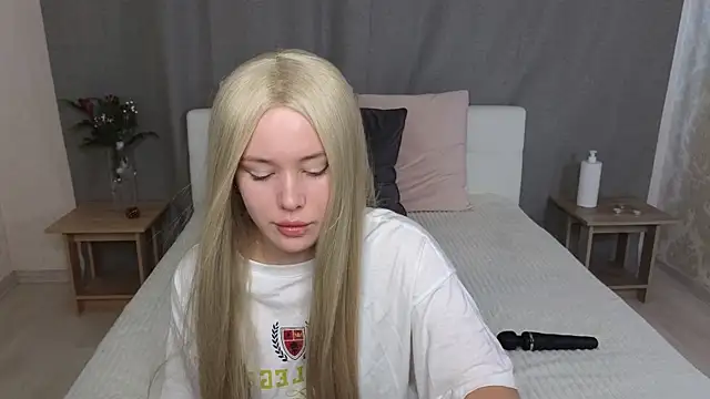 Snapshot of MelissaAvis chatting on 07/12/26, 05:31 MelissaAvis online show from 07/12/26, 05:31