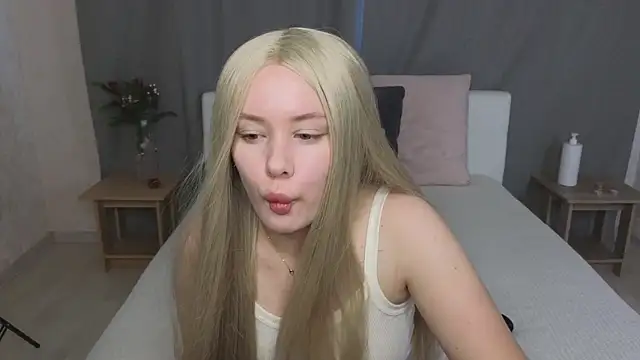 Snapshot of MelissaAvis chatting on 07/13/26, 04:59 MelissaAvis online show from 07/13/26, 04:59