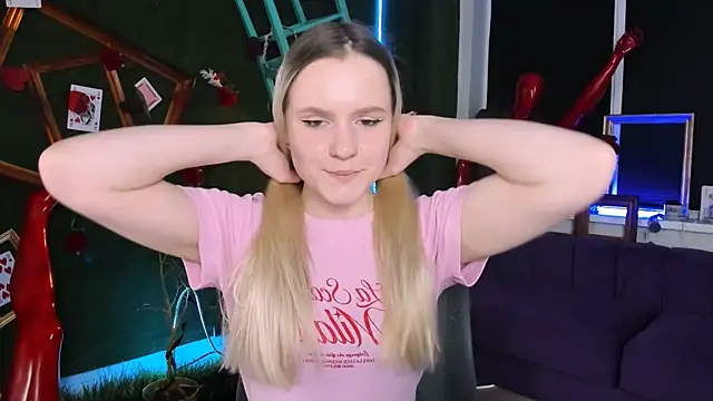 Snapshot of SherriButlers chatting on 04/14/26, 05:13 SherriButlers online show from 04/14/26, 05:13