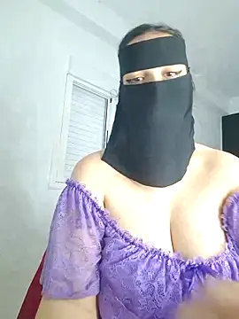 Snapshot of Big_as-big chatting on 04/15/26, 09:04 Big as-big online show from 04/15/26, 09:04