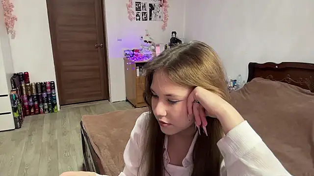 NyelleSpir online show from 04/15/26, 03:41