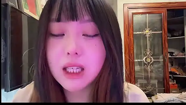 Snapshot of thelittlexx chatting on 04/16/26, 12:39 thelittlexx online show from 04/16/26, 12:39