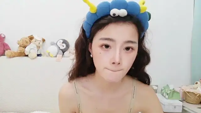 Snapshot of cc-8 chatting on 03/31/26, 03:34 cc-8 online show from 03/31/26, 03:34