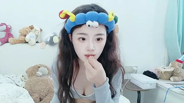 Snapshot of cc-8 chatting on 04/09/26, 06:41 cc-8 online show from 04/09/26, 06:41