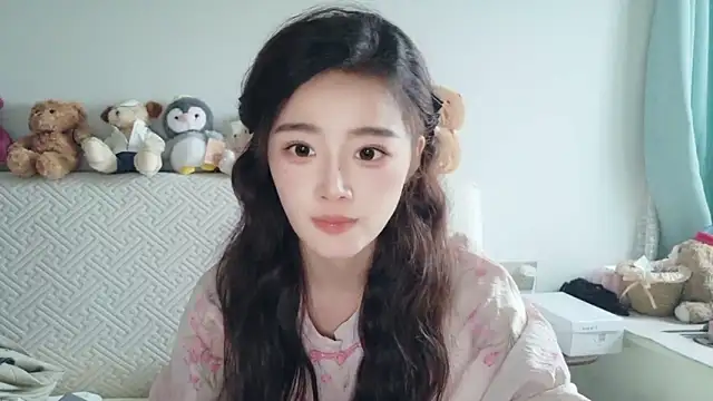 Snapshot of cc-8 chatting on 04/10/26, 09:47 cc-8 online show from 04/10/26, 09:47