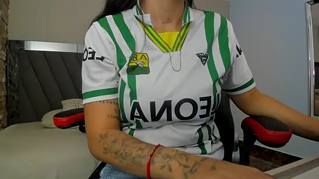 TATILARSON2 online show from 04/12/26, 12:10