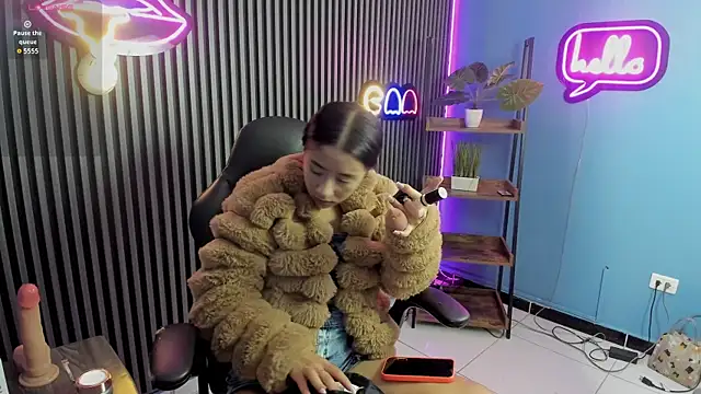 Luna roose1 online show from 04/14/26, 12:44