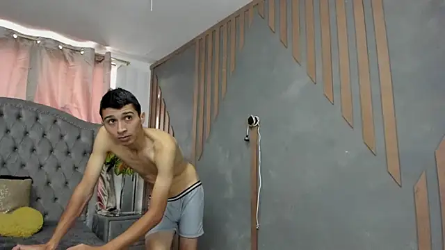 Snapshot of MiaANDronyy chatting on 04/16/26, 12:28 MiaANDronyy online show from 04/16/26, 12:28