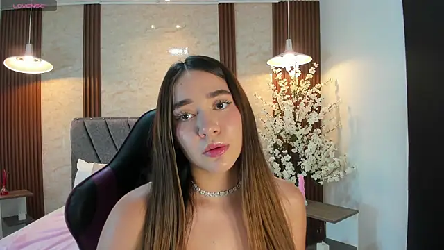 Snapshot of Anissa_m_ chatting on 04/09/26, 06:35 Anissa m online show from 04/09/26, 06:35