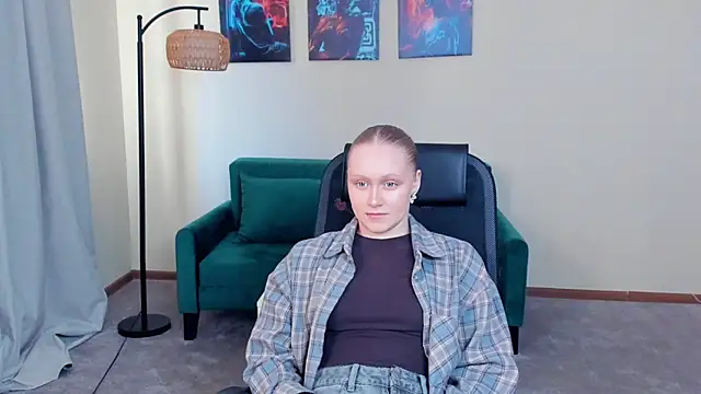 VestaBowmer online show from 03/28/26, 10:04