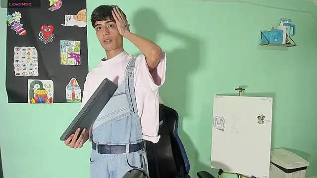 TYLERhHOT2005 online show from 04/14/26, 03:23