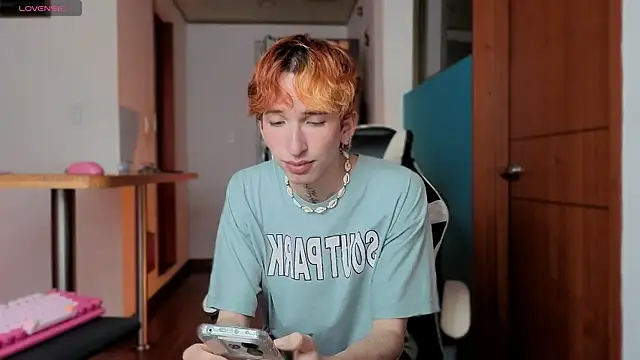 Snapshot of Nathan_twink chatting on 03/27/26, 01:44 Nathan twink online show from 03/27/26, 01:44