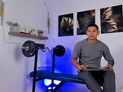 Snapshot of HenrryDouglas chatting on 04/01/26, 05:43 HenrryDouglas online show from 04/01/26, 05:43