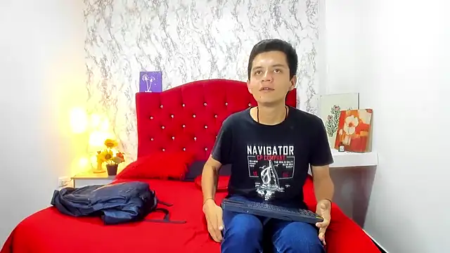 Snapshot of Alejandra_and_James_ chatting on 04/08/26, 02:22 Alejandra and James online show from 04/08/26, 02:22