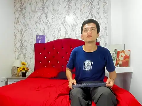 Snapshot of Alejandra_and_James_ chatting on 04/10/26, 12:32 Alejandra and James online show from 04/10/26, 12:32