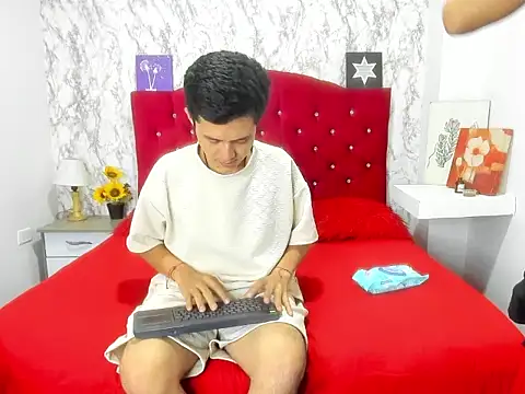 Snapshot of Alejandra_and_James_ chatting on 04/13/26, 04:18 Alejandra and James online show from 04/13/26, 04:18