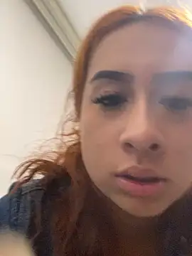 Snapshot of gretchen_1998 chatting on 04/14/26, 02:06 gretchen 1998 online show from 04/14/26, 02:06