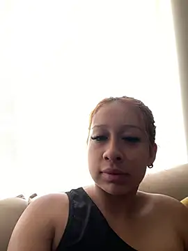 Snapshot of gretchen_1998 chatting on 04/14/26, 02:23 gretchen 1998 online show from 04/14/26, 02:23