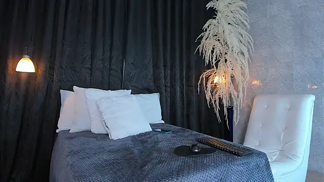 madisonyeduar  online show from 04/05/26, 02:36