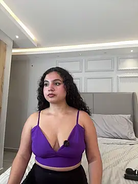 Snapshot of ShanonFox_oficial chatting on 03/26/26, 08:36 ShanonFox oficial online show from 03/26/26, 08:36